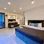 Living Point Center 公寓 *
